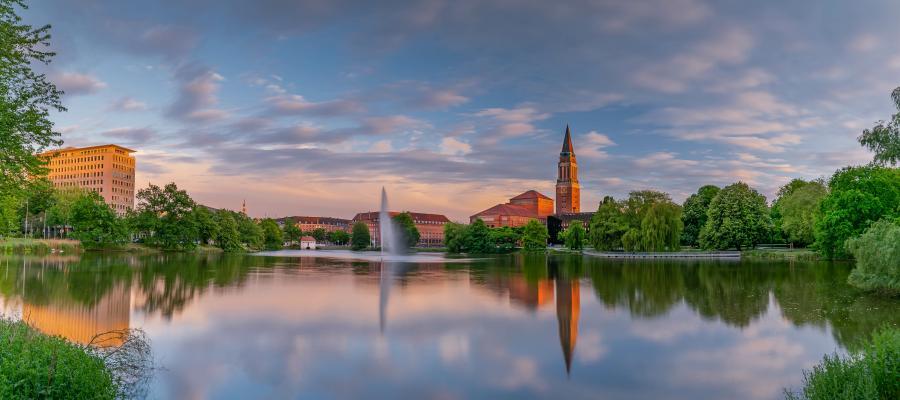 Das Bild zeigt das Beitragsbild 1 zum Thema: Kiel – Maritimes Flair und kulturelle Vielfalt erleben