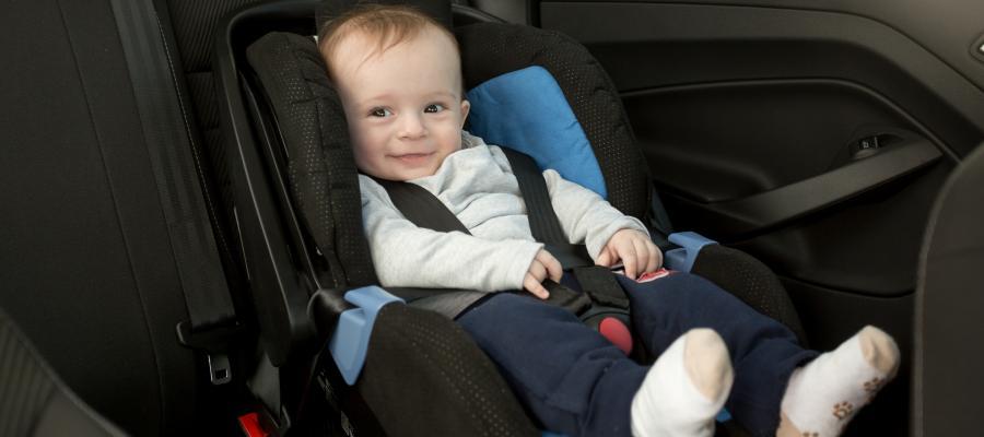 Das Bild zeigt das Beitragsbild 1 zum Thema: So wählen Sie den richtigen Kinderautositz